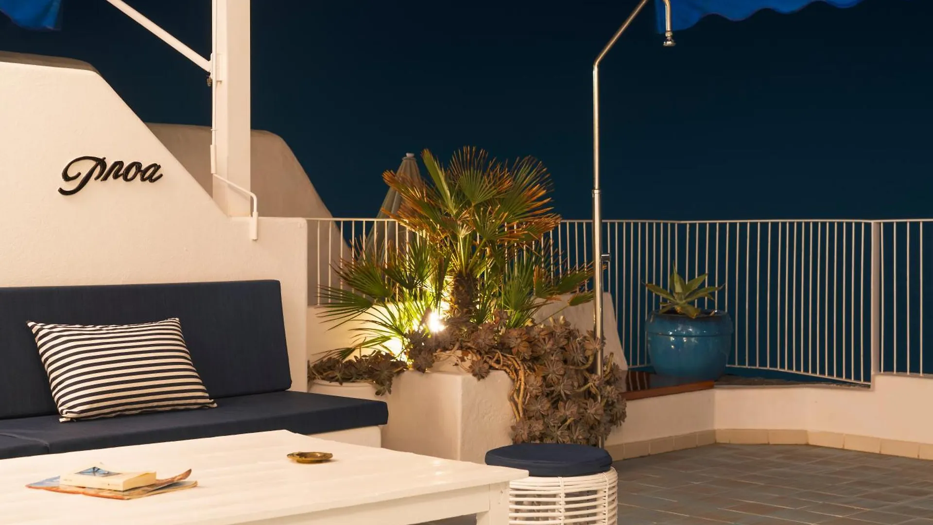 Villa Luxury Sea Front Caleton 40