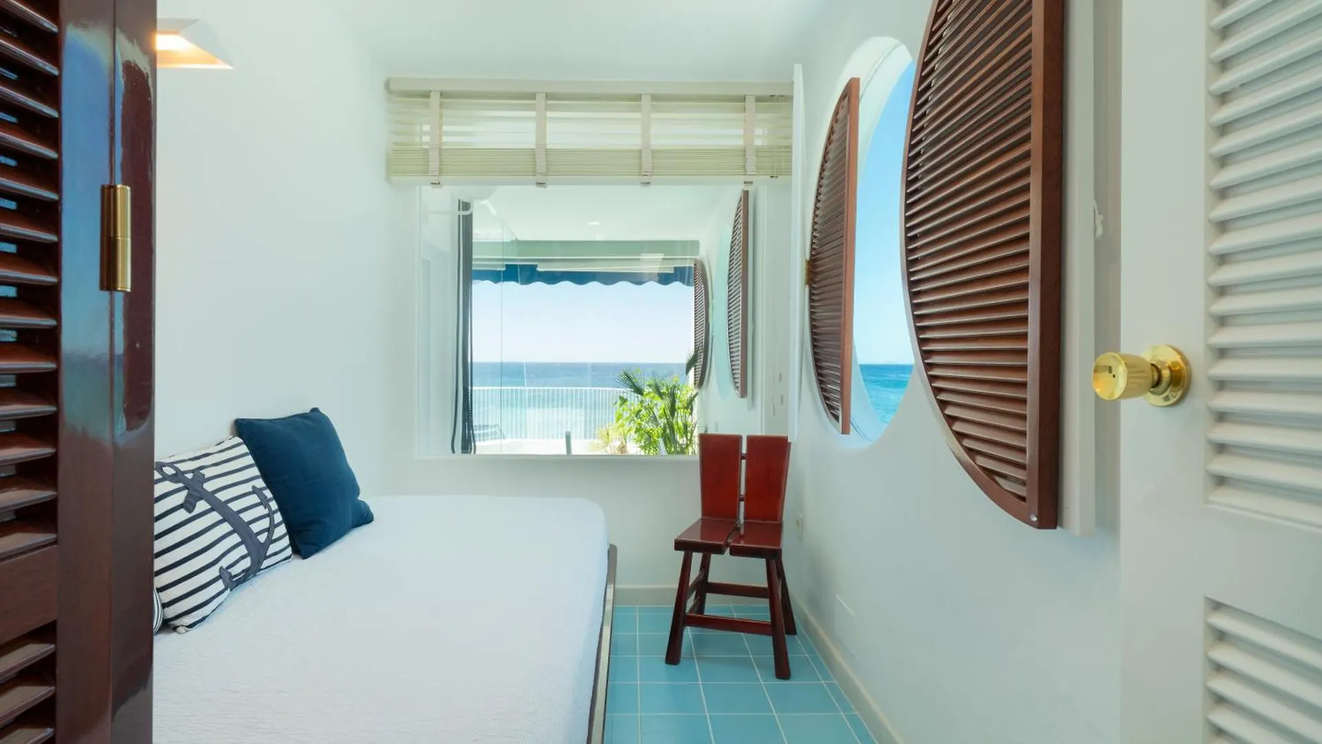 Luxury Sea Front Caleton 40